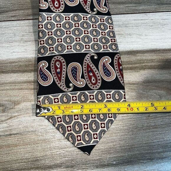 Vtg 80s OSCAR DE LA RENTA Neck Tie Black Gold Red Paisley Print Silk Classic - Picture 2 of 6
